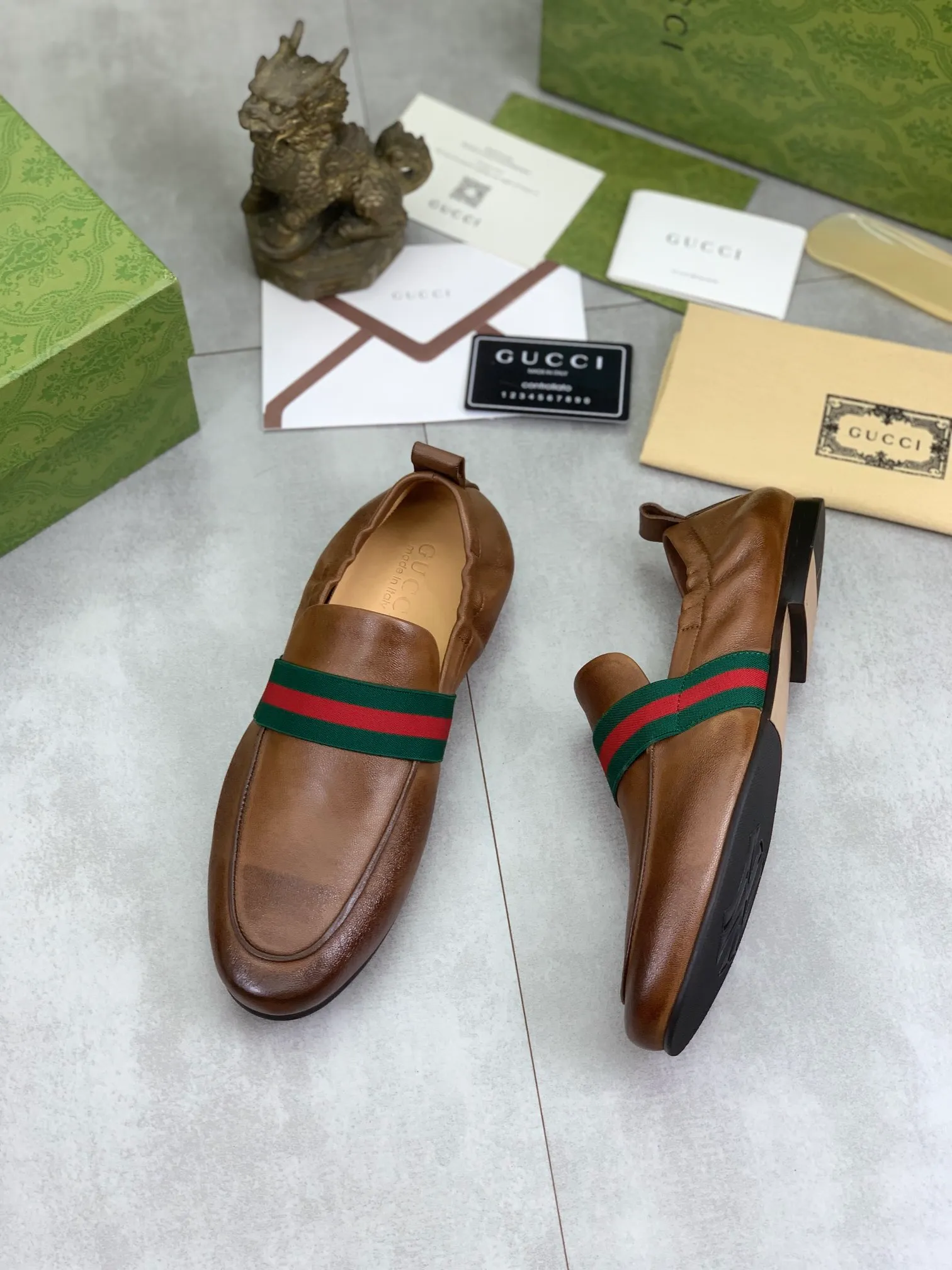 Men's Men's Shoes💰P520💰【New Style】Water-dyed Niuli Gucci's most popular selection of lazy slip-on leather shoes (Gucci) official website latest Gucci lazy leather shoes, hot style 💥 simple and elegant style, exclusive for trendy men. Unique official website latest brand original double G embossing Elements 👑 Original Gucci decoration, fashionable and elegant, fabric original calfskin ✅ fully imported first-layer cowhide lining, official website designated wear-resistant, rubber business outsole, classic model taken at the counter in real life 🎬38-44 black brown optional